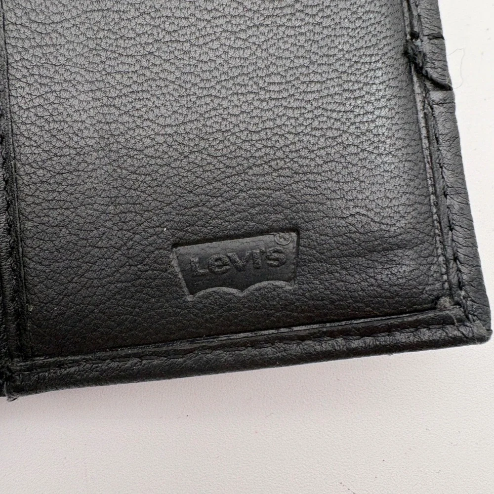 Levi Strauss & Co San Francisco logo Mens Black Leather Trifold Wallet ID Window
